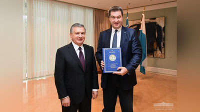 'Shavkat Mirziyoev Bavariya Bosh vaziri Markus Zyoder bilan uchrashdi'ning rasmi