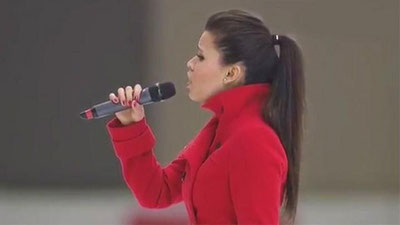 '​To`pli xokkey bo`yicha jahon chempionatida Rossiya madhiyasini unutib qo`ygan xonanda tomoshabinlarning g`azabiga duchor bo`ldi (Video)'ning rasmi