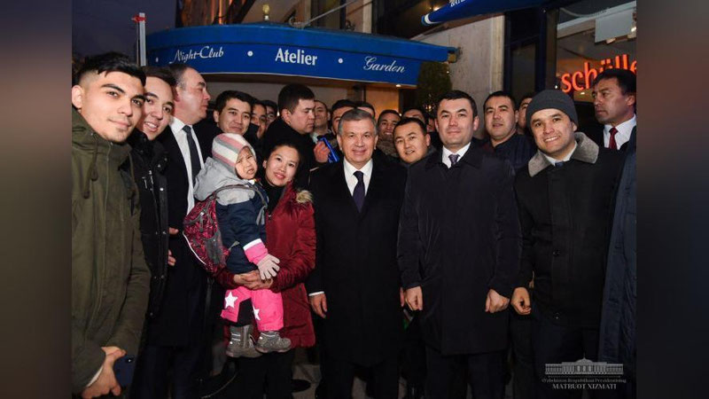 'Shavkat Mirziyoev Bavariyadagi o`zbekistonlik yoshlar bilan suhbatlashdi'ning rasmi