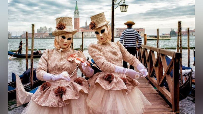 'Venesiyada an`anaviy karnaval bo`lib o`tdi 'ning rasmi