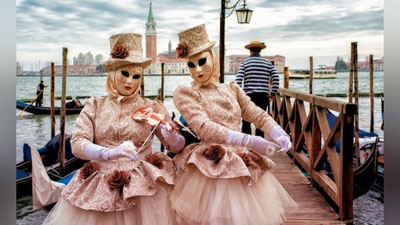 'Venesiyada an`anaviy karnaval bo`lib o`tdi 'ning rasmi