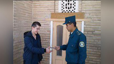 'Xivada sayyohning unutib qoldirilgan pasporti topib berildi'ning rasmi