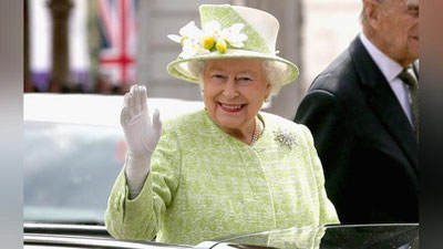 'Elizaveta II ga sun`iy qo`l sovg`a qilindi 'ning rasmi