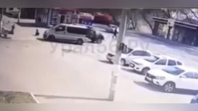 Изрображение 'В ОРСКЕ ШКОЛЬНИК ПОГИБ, ОСТАНОВИВШИСЬ ЗАВЯЗАТЬ ШНУРКИ (ВИДЕО, 18+)'