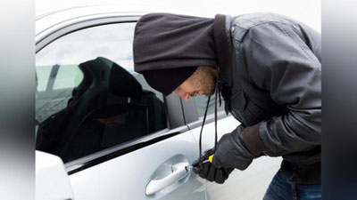 'Surxondaryoda bozorga kirib ketgan fuqaroning avtomashinasini o`g`irlab ketishdi (video)'ning rasmi