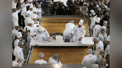 'Анқарада дунёдаги энг катта паҳлава тайёрланди'ning rasmi