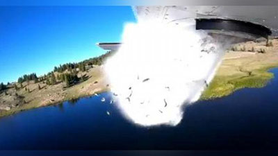 'Yuzlab baliqlar havoda “parvoz” etishdi (Video)'ning rasmi