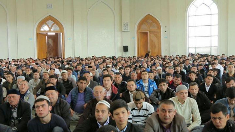 Изрображение 'В МЕЧЕТЯХ СТОЛИЦЫ ПРИЗВАЛИ НЕ НАРУШАТЬ ПДД'