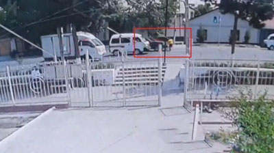 'Андижонда "пешеход"дан ўтаётган 7 ёшли болани Nexia уриб юборди (видео)'ning rasmi