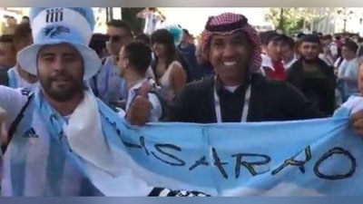 'Argentinalik muxlis tilni bilmaydigan arabning ustidan kuldi (Video)'ning rasmi