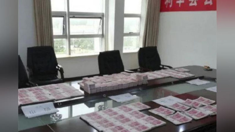 'Ishsiz ota qizini davolash uchun printerda millionlab pullarni chop etdi 'ning rasmi