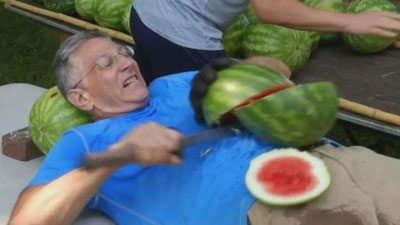 'Qorinda tarvuz kesish bo`yicha rekord o`rnatildi (Video)'ning rasmi
