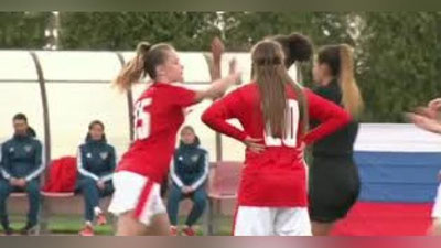 'Rossiya va Shveysariyaning futbolchi qizlari mushtlashib ketishdi 'ning rasmi
