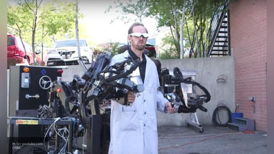 Изрображение 'ЧЕЛОВЕК ПОЛУЧИТ СУПЕРСИЛУ С ПОМОЩЬЮ РОБОТА GUARDIAN GT (ВИДЕО)'