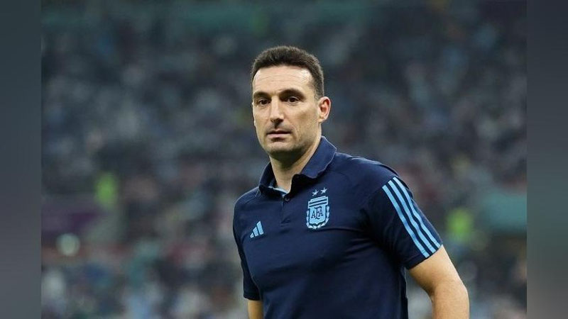 'Argentina futbol jamoasi bosh murabbiyi FIFA yilning eng yaxshi murabbiyi bo`ldi'ning rasmi