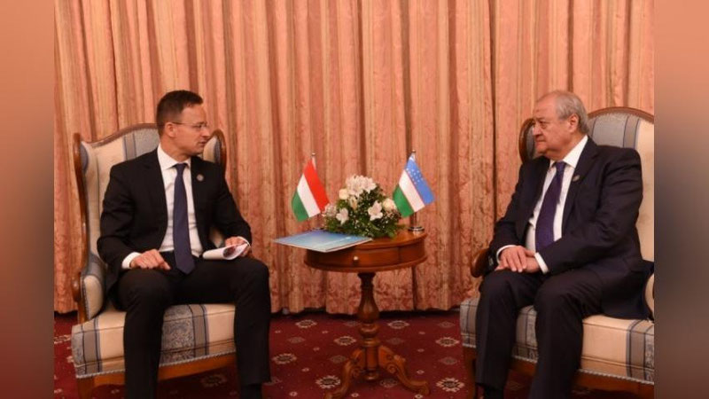 'Абдулазиз Комилов Душанбеда Питер Сиярто билан учрашди'ning rasmi