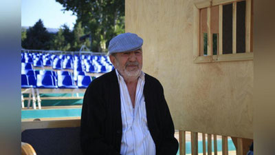 'BAHODIR YO`LDOShEV:  "TEATR TARBIYaLAMAYDI,  U HAMDARD BO`LIShNI  O`RGATADI" 'ning rasmi