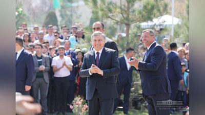 'Президент Самарқанддаги Наврўз шодиёналарида ҳам қатнашди'ning rasmi