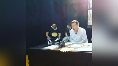 '"Diydor"da "Qiyiq qizning quyilishi" asari sahnalashtirilmoqda'ning rasmi