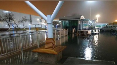 'Toshkent aeroporti hududini suv bosdi    'ning rasmi