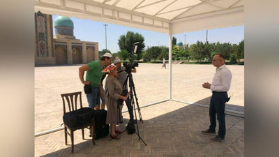 'РОССИЯНИНГ "КУЛЬТУРА" ТЕЛЕКАНАЛИ "ЎЗБЕКИСТОН: ҚЎЛГА КИРИТИЛГАН ТОПИЛМАЛАР" ҲУЖЖАТЛИ ФИЛЬМИНИ СУРАТГА ОЛИШ ИШЛАРИГА КИРИШДИ'ning rasmi