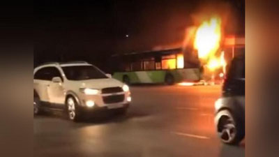 'Toshkentda yana bir Mersedes-Benz avtobusi yonib ketdi (video)'ning rasmi