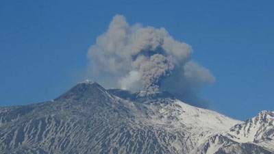 'Etna vulqoni o`z harakatini boshlamoqda 'ning rasmi