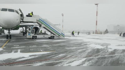 'Xorazmdagi havo harorati minus 9 darajani ko`rsatmoqda. Ammo aviaqatnovlar davom etmoqda(video)'ning rasmi