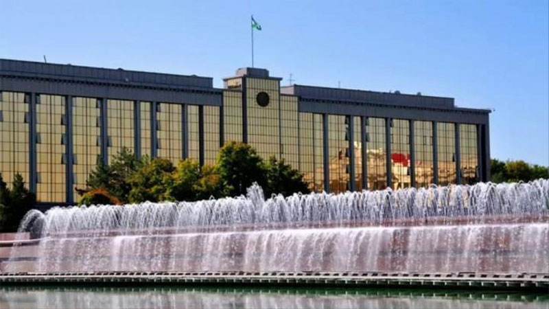 'Vazirlar Mahkamasida bir qator tayinlovlar amalga oshirildi'ning rasmi