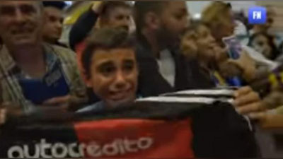 Изрображение 'ВИДЕО: МАЛЬЧИК РАСПЛАКАЛСЯ ПРИ ВСТРЕЧЕ С МЕССИ'