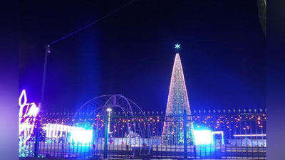 Изрображение 'СВОИ ОГНИ ЗАЖГЛА ГЛАВНАЯ ЕЛКА СТРАНЫ'