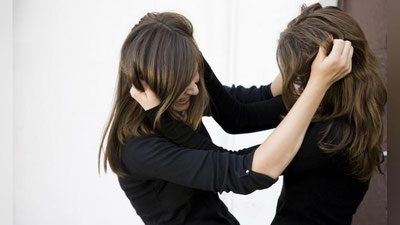 'Сергелида бир аёл иккинчисини дўппослаб, воқеа жойидан яширинган'ning rasmi