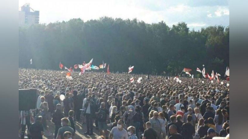 'Минскда 34 минг кишилик митинг бўлиб ўтди, улар Лукашенконинг рақибини қўллаб-қувватламоқда'ning rasmi