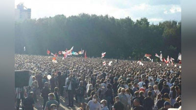 'Minskda 34 ming kishilik miting bo`lib o`tdi, ular Lukashenkoning raqibini qo`llab-quvvatlamoqda'ning rasmi