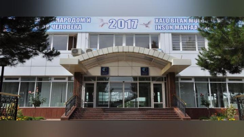 Изрображение 'ВЫПУСКНИКАМ ТАШКЕНТСКОГО ФИЛИАЛА УНИВЕРСИТЕТА ИМЕНИ ГУБКИНА ВРУЧАТ ДИПЛОМЫ'