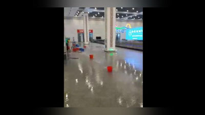 Изрображение 'Видео затопленного терминала международного аэропорта в Ташкенте'