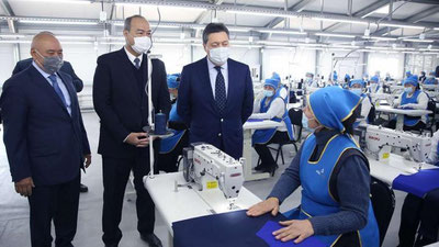 Изрображение 'Премьер-министры Узбекистана и Казахстана открыли швейную фабрику в Туркестане'