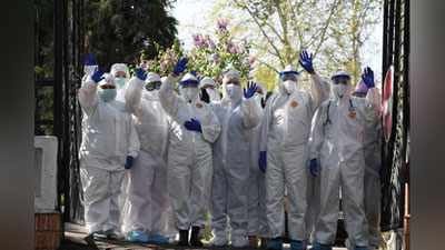 'Koronavirus bilan kasallangan bemorlarni davolovchi shifokorlarga ustamalar kamaytirildi'ning rasmi