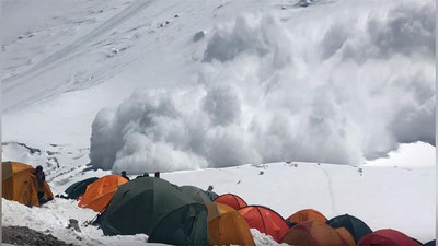 Изрображение 'ВИДЕО: ЛАВИНА В КЫРГЫЗСТАНЕ НАКРЫВАЕТ ГРУППУ АЛЬПИНИСТОВ'