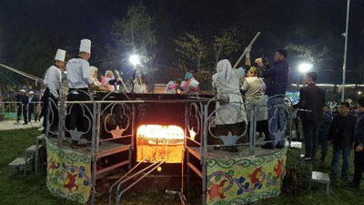 Изрображение 'В НАМАНГАНЕ ВАРЯТ РЕКОРДНЫЙ СУМАЛЯК (ФОТО, ВИДЕО)'