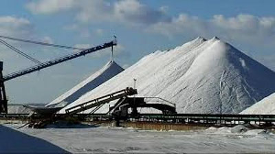 'Tuz etkazib beruvchi ko`l muzlab qolmoqda 'ning rasmi