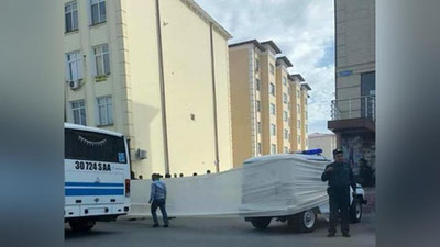 Изрображение 'КРОВАВАЯ ДРАМА В САМАРКАНДЕ: ПАРЕНЬ ЗАРЕЗАЛ МУЖЧИНУ НА УЛИЦЕ'