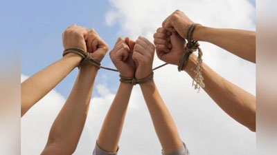 'Uch ayol qullikdan qutqarib qolindi'ning rasmi