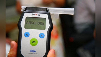 'Haydovchining mast holatda ekanligi alkotester yordamida aniqlanadi'ning rasmi