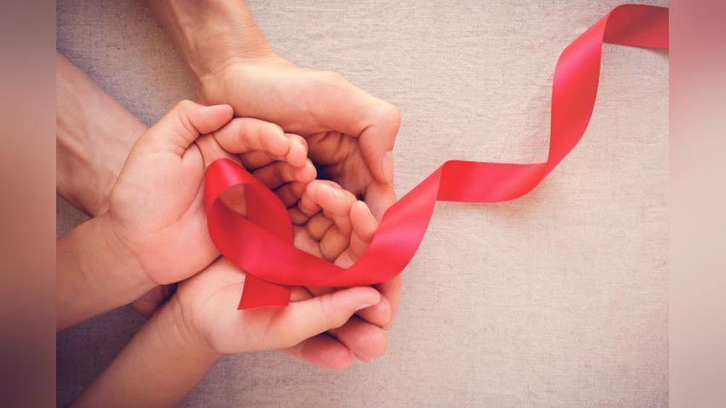 'Butun dunyoda OITS bilan bog`liq o`lim ikki baravarga kamaydi'ning rasmi