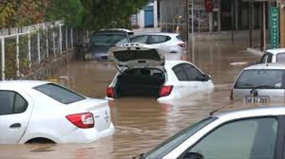 'Turkiyada yog`ingarchilik sababli suv toshqinlari kuzatilmoqda 'ning rasmi