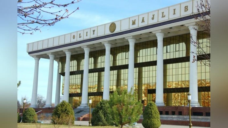 'Ўзбекистон Конституциясига ўзгартириш киритиш бўйича комиссия тузилди'ning rasmi