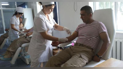 'Milliy gvardiya harbiy xizmatchilari qon topshirish xayriya aksiyasida qatnashdi'ning rasmi