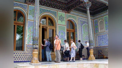 Изрображение 'ГОСКОМТУРИЗМ ВЫСТУПИЛ ЗА БЕСПЛАТНУЮ ВРЕМЕННУЮ ПРОПИСКУ ИНОСТРАНЦЕВ'