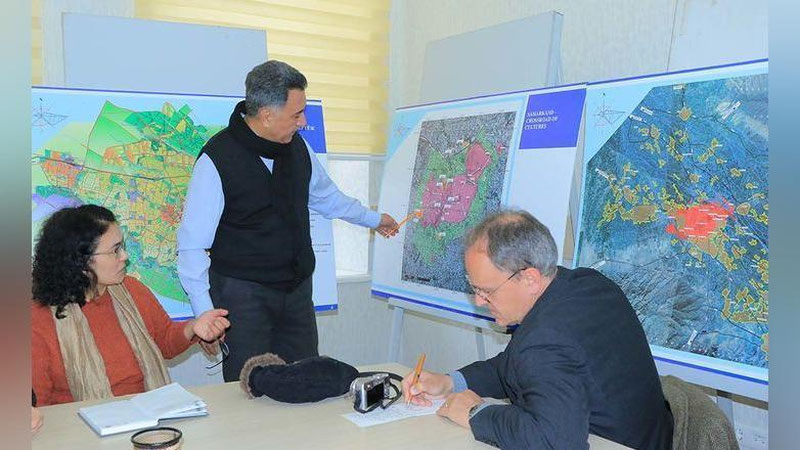 'Samarqand shahrining bosh loyihasi YuNESKO eksperti bilan muhokama qilindi'ning rasmi